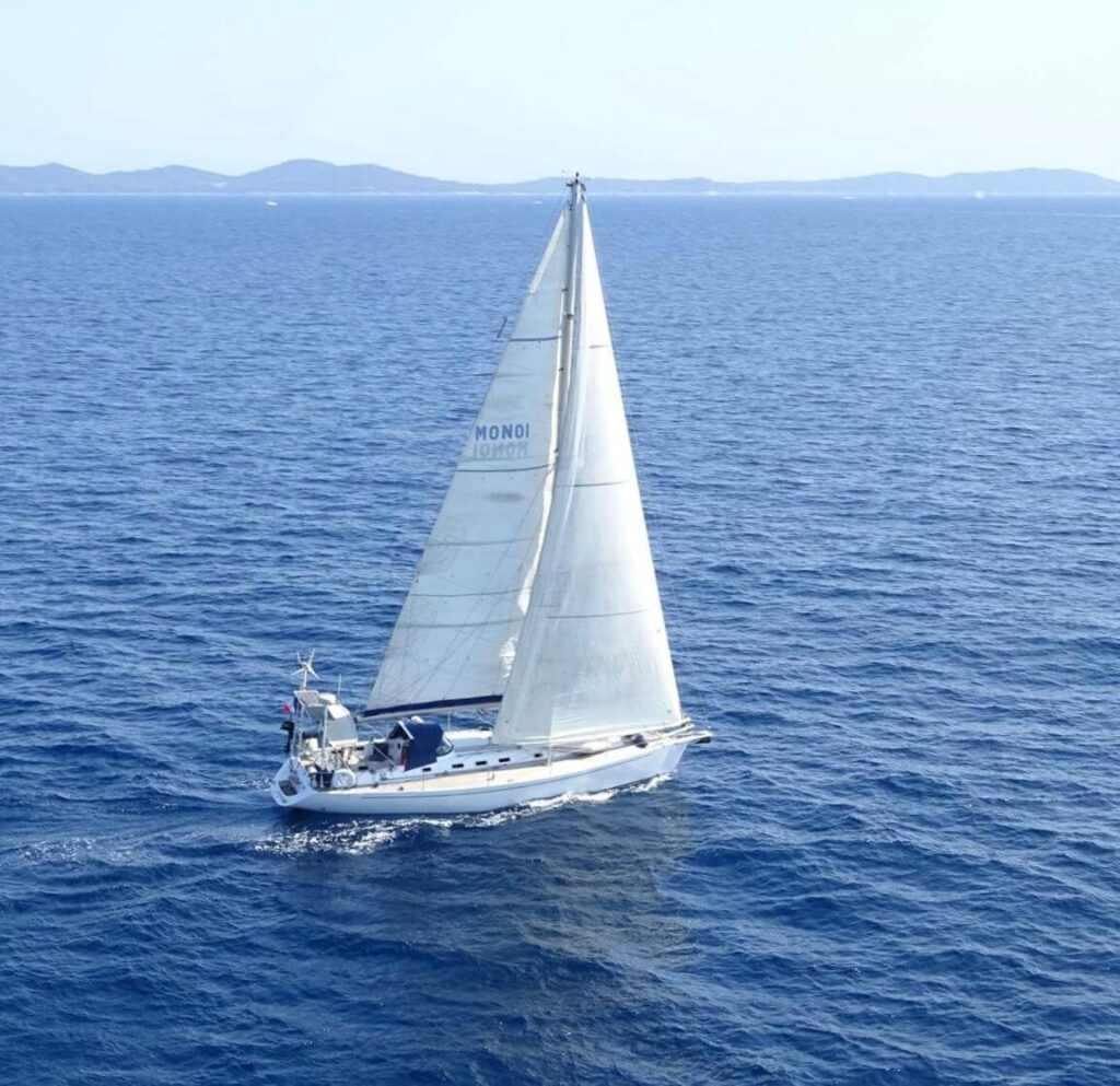 Stage de voile en M&eacute;diterran&eacute;e avec Vent d&rsquo;Aventure &ndash; &Eacute;cole de voile &agrave; Toulon - H&eacute;licopt&egrave;re